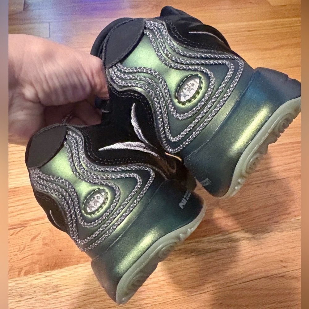 ✨ NIKE ✨ LIKE NEW LeBron XXI 21 Tahitian Air Zoom Basketball Sneakers Sz 4Y $160 - Picture 9 of 17